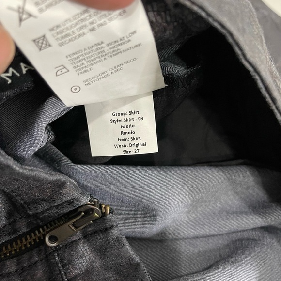 Maggie double back zip gray reptile print with two pockets size 4 Pencil skirt. - Picture 7 of 9